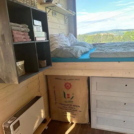 Maringotka Kvetuska Na Farme Kemping Pulecny