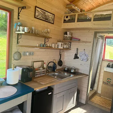 Maringotka Květuška Na Farmě *
