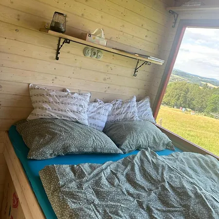 Kemping Maringotka Kvetuska Na Farme