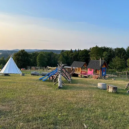 Maringotka Květuška Na Farmě *