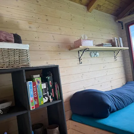 Kemping Maringotka Kvetuska Na Farme *