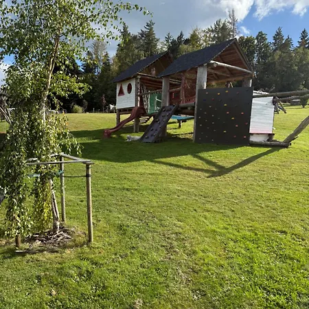 Kemping Maringotka Kvetuska Na Farme Pulecny