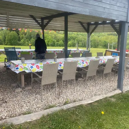 Maringotka Kvetuska Na Farme